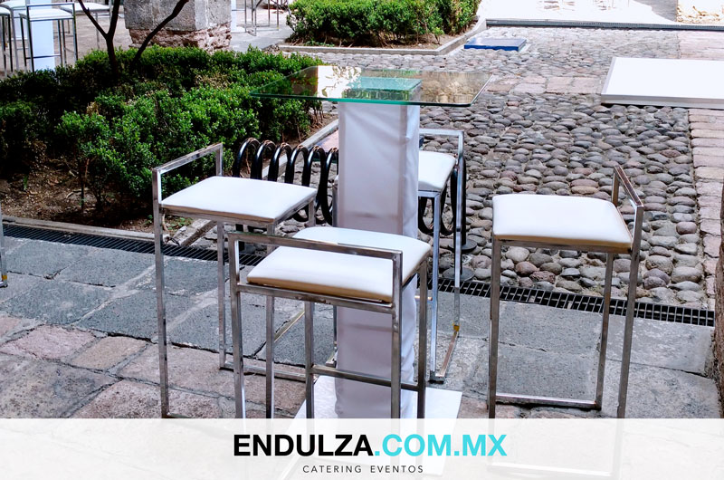 mesa periquera para adultos, mesas altas para eventos, decoracion con periqueras, PERIQUERA ILUMINADA, CRISTAL, RENTA DE MOBILIARIO ILUMINADO, periqueras