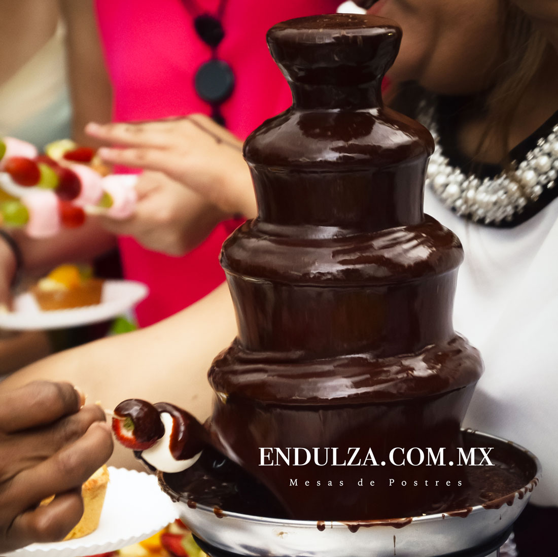 Fuente de Chocolate, fuente de chocolate renta, precio de fuente de chocolate, fuente de chocolate para fiestas, contratar fuente de chocolate, fuentes de cocholate cdmx, renta fuente de chocolate df,renta de fuente de chocolate chicas