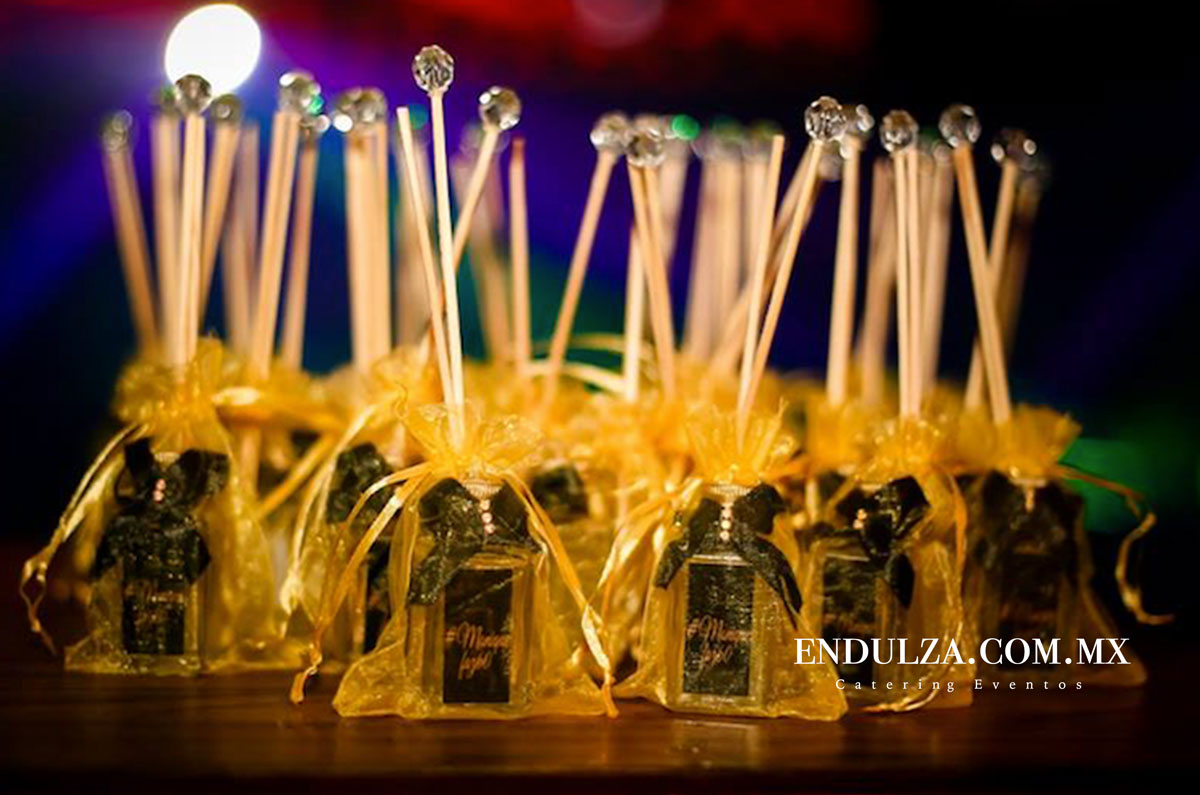 mesa de dulces para bodas elegantes